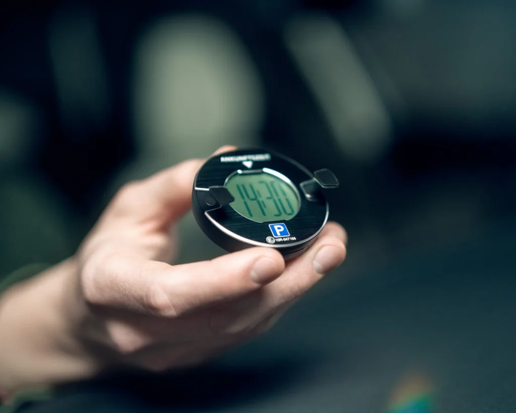 OOONO electronic parking disc installed on car windshield for automatic parking time display